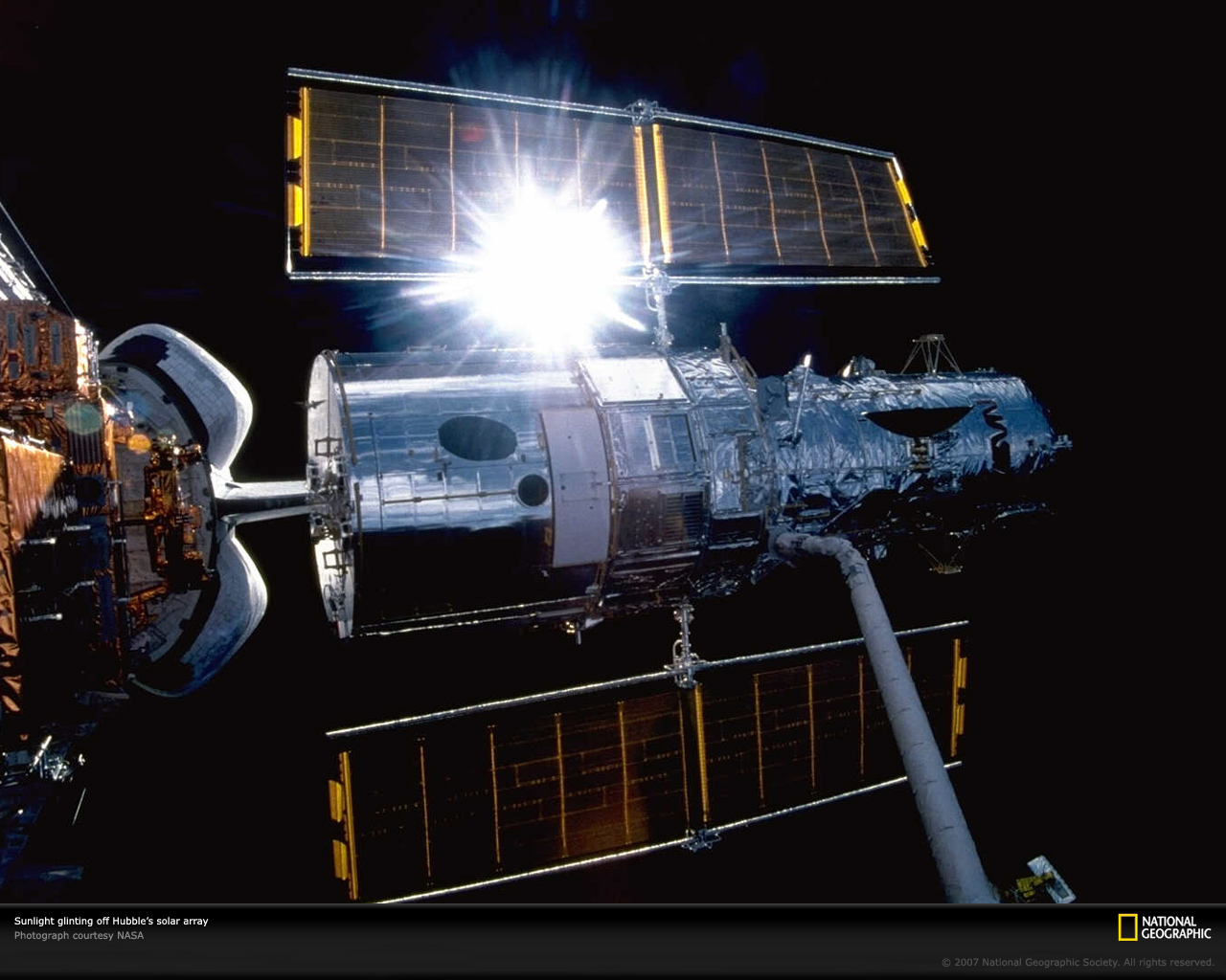 Space 22. Старт шаттла «Дискавери» с телескопом «Хаббл» на борту. Ремонт телескопа Хаббл. Шаттл ремонтирует Хаббл. Ессс!!! Фото.